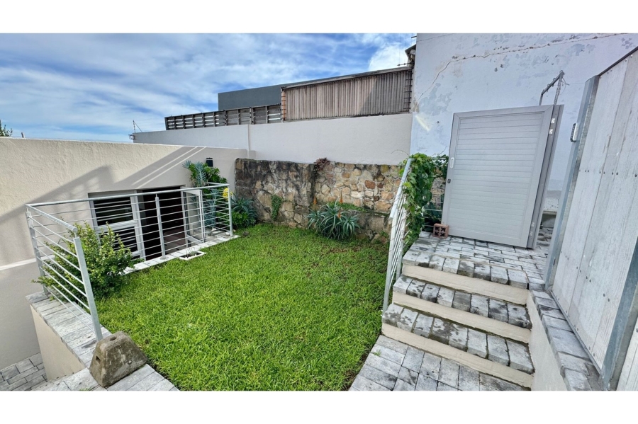 To Let 1 Bedroom Property for Rent in Clifton Western Cape